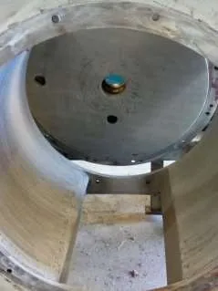 Tapa interior de la celda recubierta